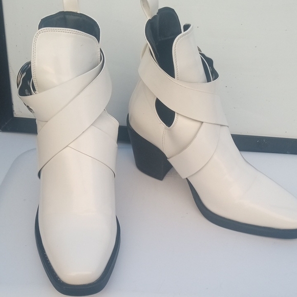 Shoes - Truffle Women's White Ankle Boots Booties, Size 8 (US)